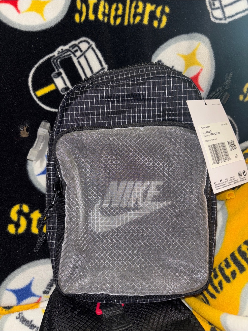 Nike,Grid type mesh pattern Crossbody Bag.NWT!! Adjustable n removable strap